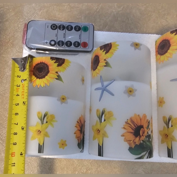 Sunflower LED Candle Set - Picture 2 of 5